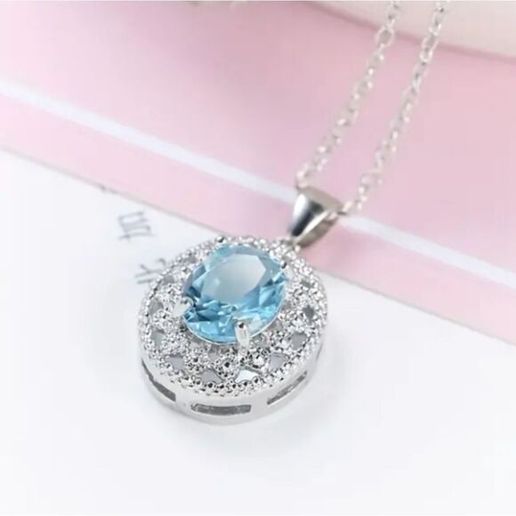 Exquisite Blue Topaz Pendant with Necklace - Picture 4 of 5